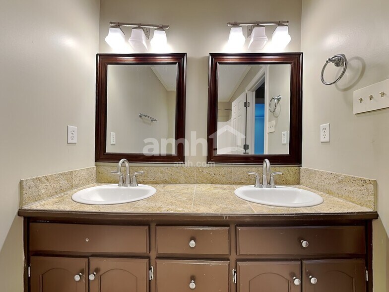 Building Photo - 1449 Albon Dr