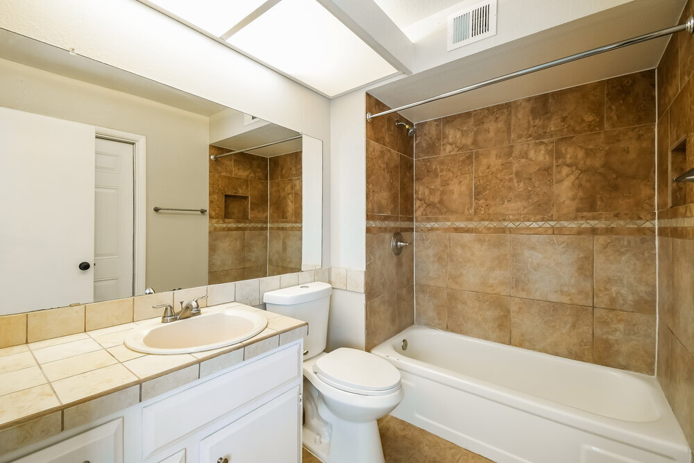 Building Photo - 503 W Cheyenne Dr