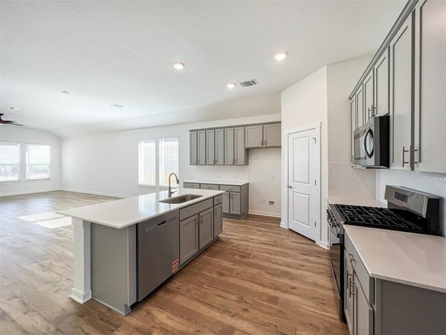 Building Photo - 1829 Walnut Grv Bnd