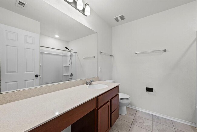 Building Photo - 544 Ayinger Ln