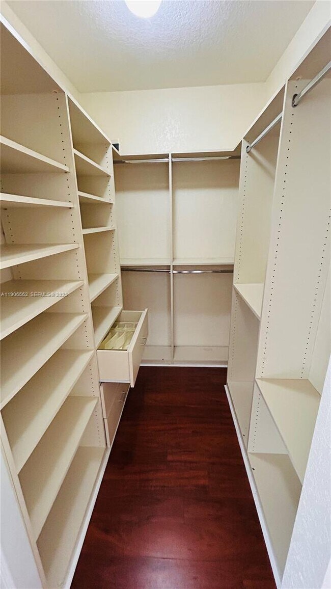 Building Photo - 6732 W Sample Rd