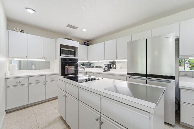 Building Photo - 5562 Reynolds Rd