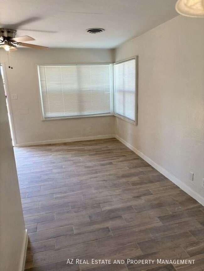 Building Photo - 1348 W Lynwood St