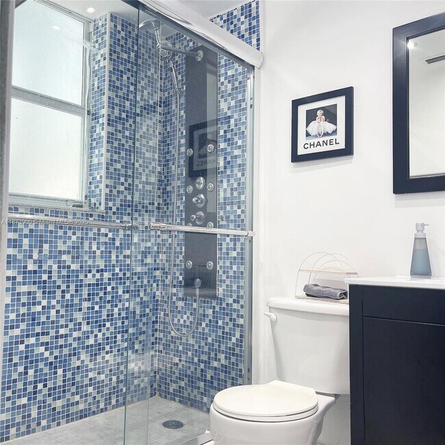 Building Photo - 1550 Drexel Ave