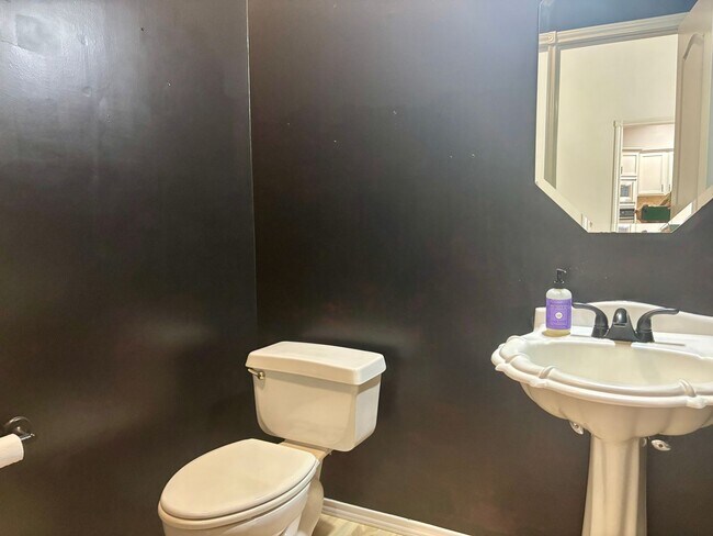 Building Photo - 4-Bed Home in Gated Community with Amenities