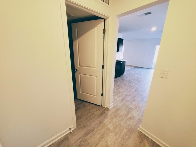 Building Photo - 15 Clinchfield Ct