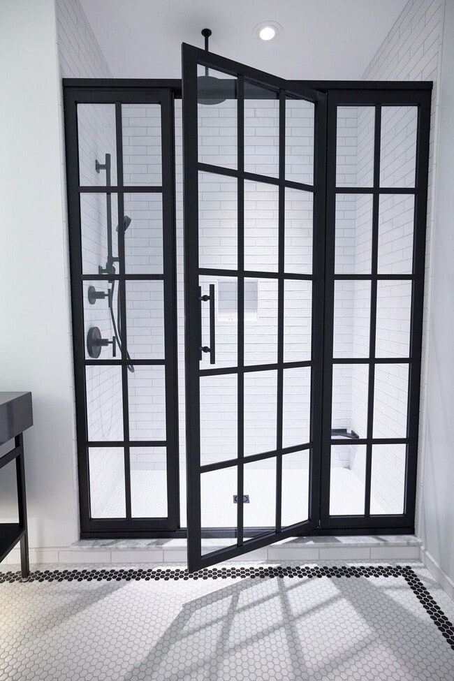 Building Photo - 205 Newbury St