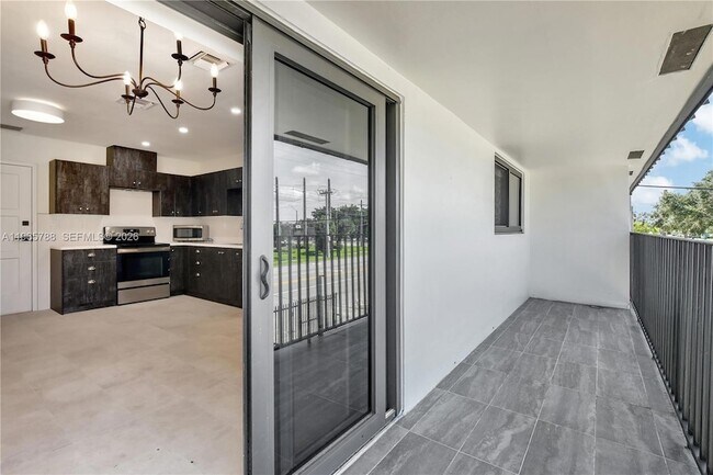 Building Photo - 5980 SW 40th Ave