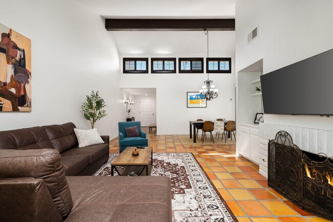 Building Photo - 280 Tolosa Cir