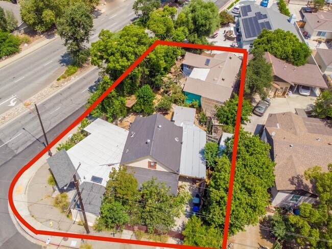 Building Photo - 2599 Huntington Dr