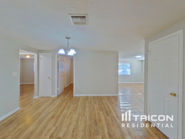 Building Photo - 6401 81st Ave