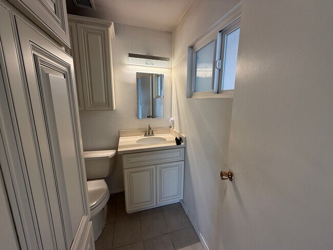 Building Photo - Beautiful Spring Valley home