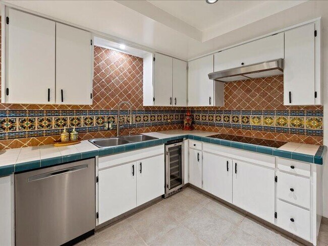 Building Photo - 899 Island Dr