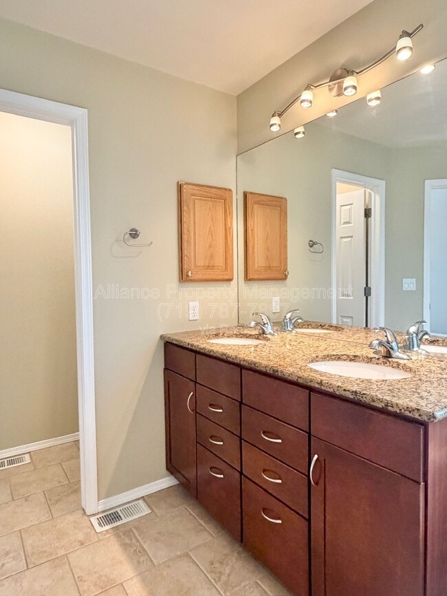 Building Photo - 2825 Dristol Dr