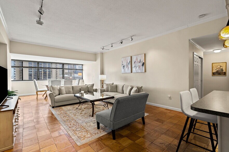 Building Photo - 2 Hawthorne Pl