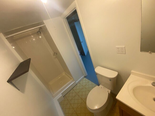 Building Photo - PRICE REDUCTION! A spacious three bedroom/...