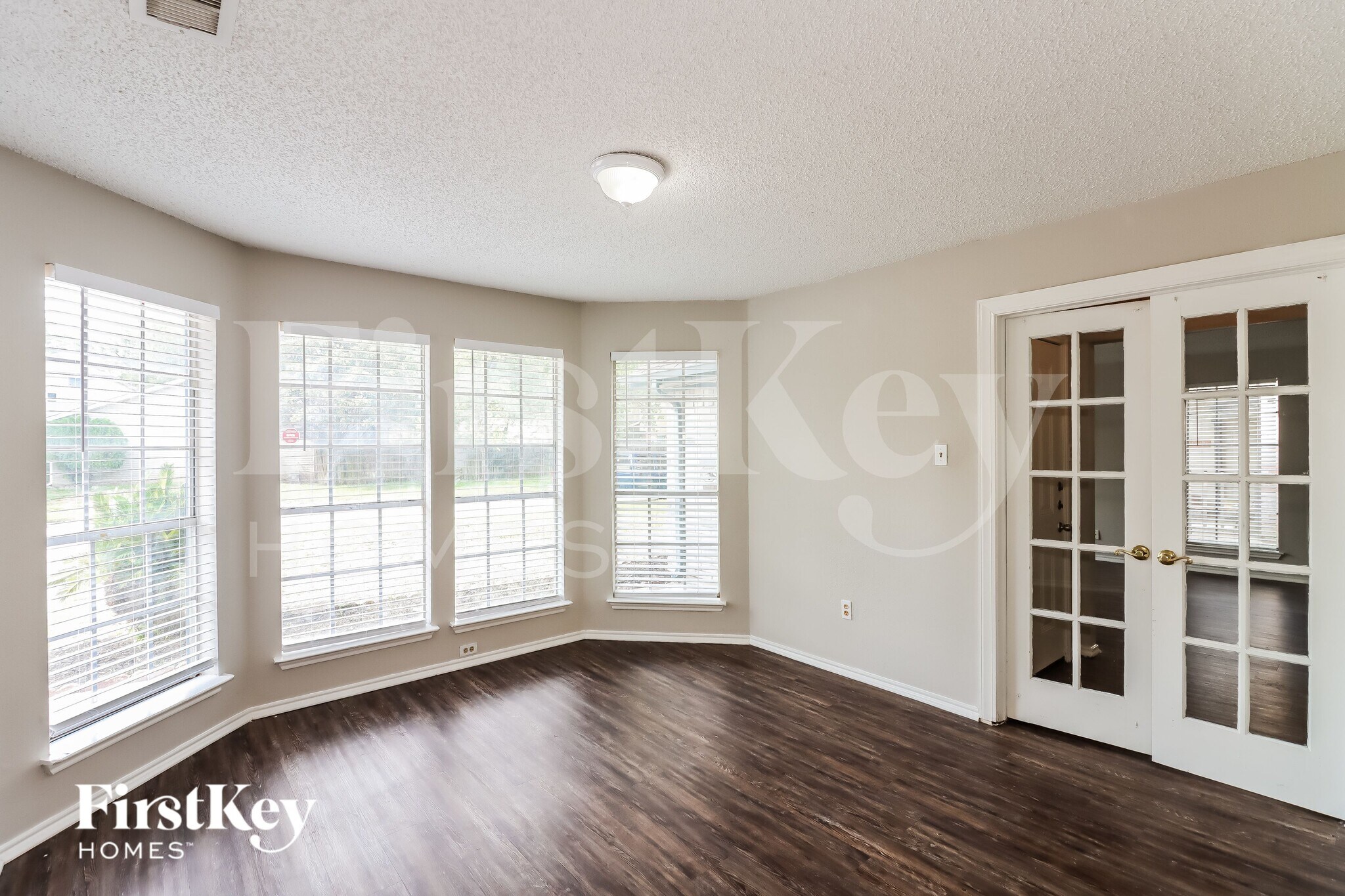 Building Photo - 9631 Orangevale Dr