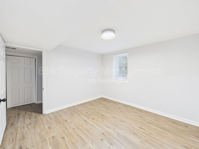 Building Photo - 100 S Oxford Ave