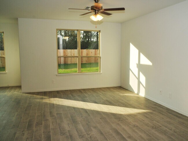 Building Photo - 14439 Sunny Bnd Wy