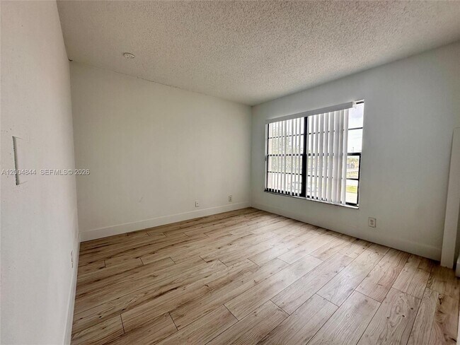 Building Photo - 2580 Coral Springs Dr