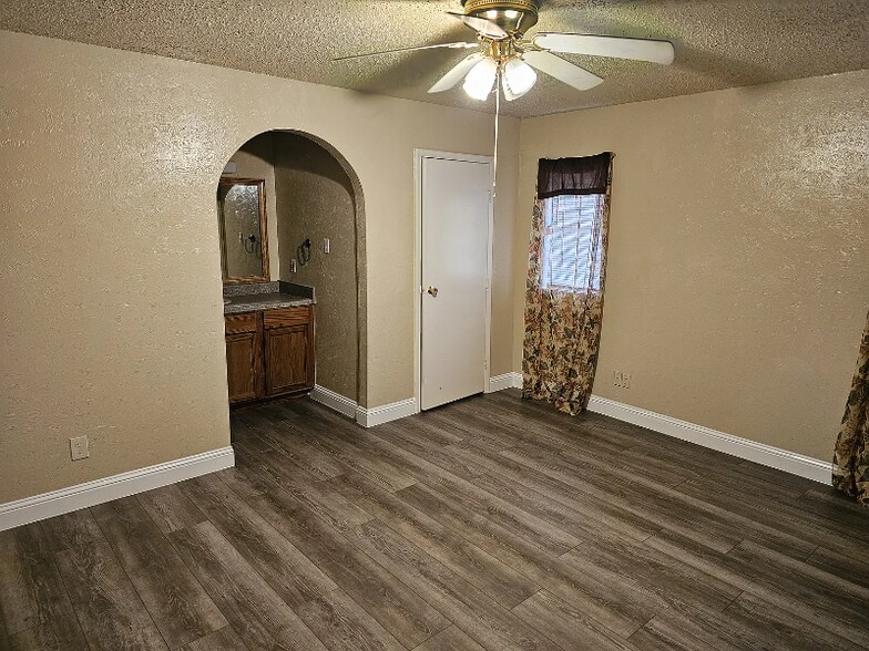 Building Photo - 1733 Crystal Way