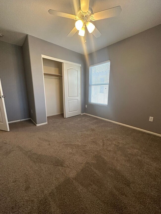 Building Photo - *$500 OFF 1ST MONTHS RENT. MUST MOVE IN BY...