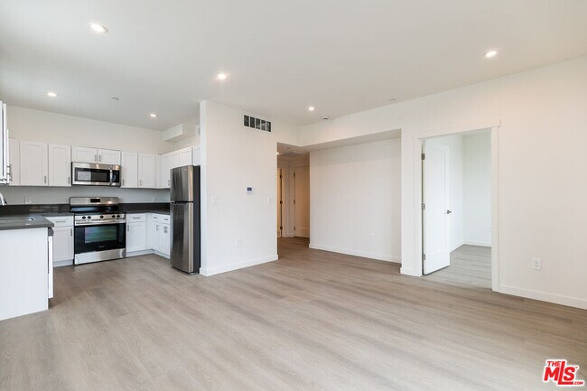 Primary Photo - 1227 N Berendo St