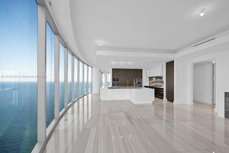 Building Photo - 17901 Collins Ave