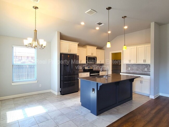 Building Photo - 18641 Cantar Dr