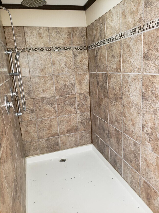 Building Photo - 132 Granbury