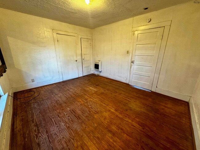 Building Photo - 512 N Lamar St