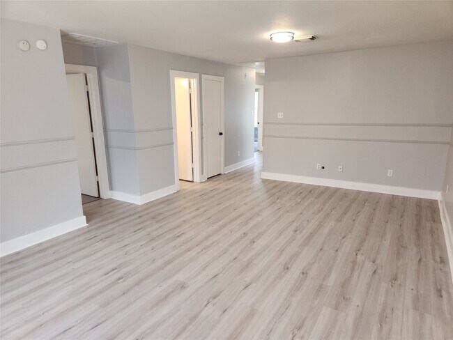 Building Photo - 20911 Walder Ct