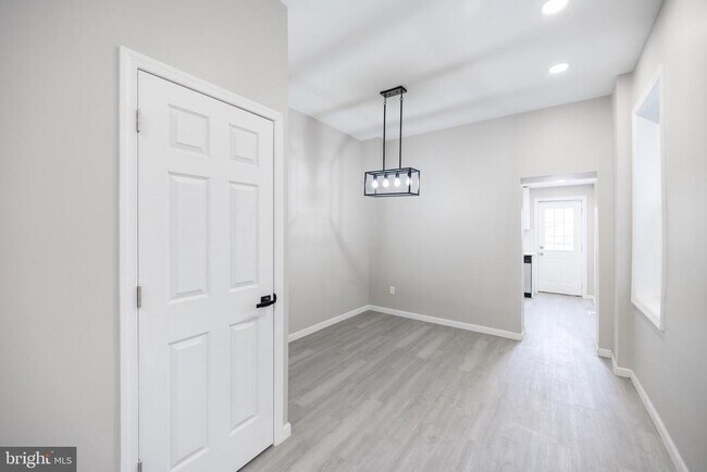 Building Photo - 2265 E Clearfield St