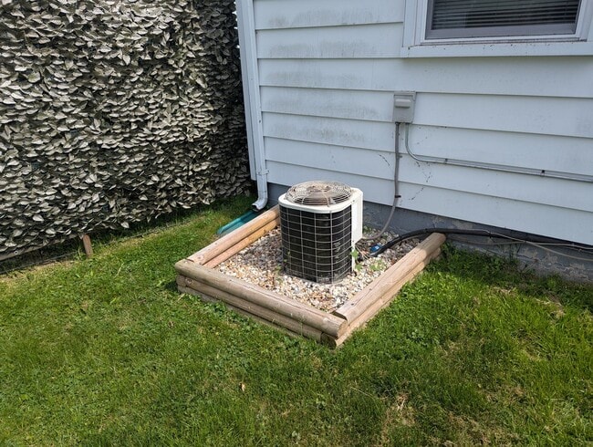 Building Photo - 3 Bedroom, 1 bath Single Family home for rent close to Uptown Kingston NY