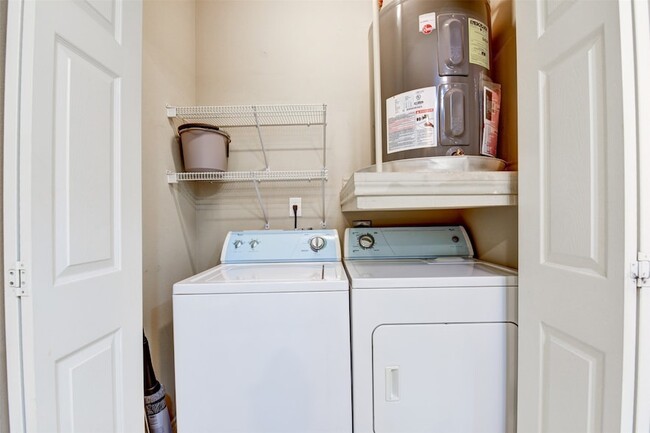 Building Photo - 2400 McCue Rd