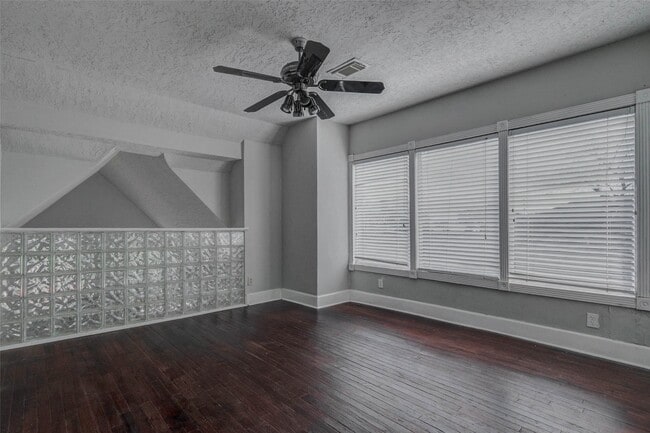 Building Photo - 2410 Cleburne St