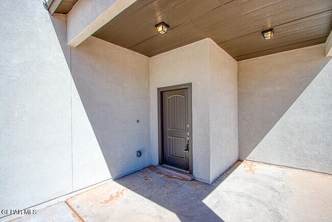 Building Photo - 14945 Tierra Haven Ave