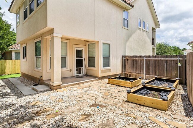 Building Photo - 15528 Interlachen Dr