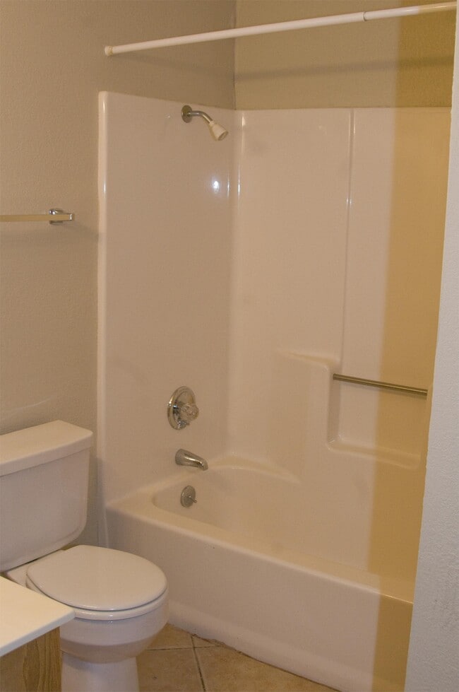 Building Photo - 111 Briarwood Ln