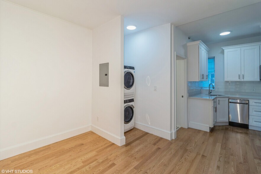 Primary Photo - 125 Park Dr