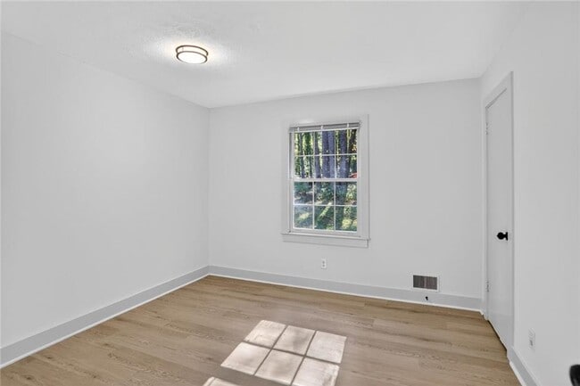 Building Photo - 2289 Addison Rd NE