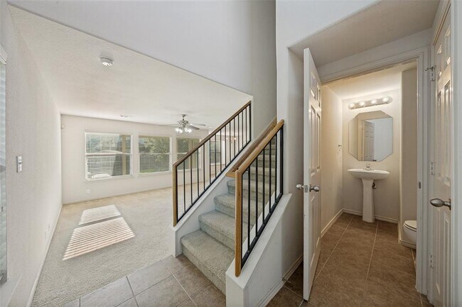 Building Photo - 3500 Savage Springs Dr