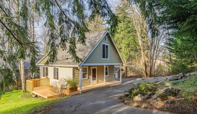 Building Photo - Welcome to this charming and inviting 3-bedroom, 1.5-bath home