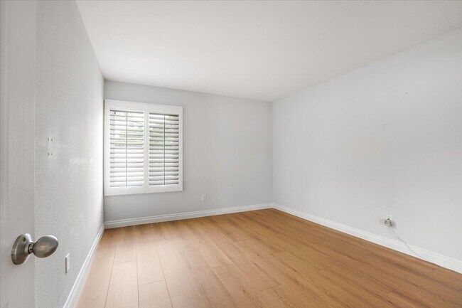 Building Photo - 7365 Pomelo Dr