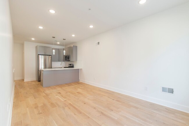 Building Photo - Sharswood Apartment Available!