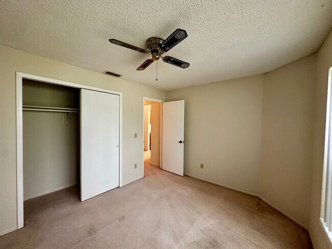 Building Photo - 3723 Narroline Dr