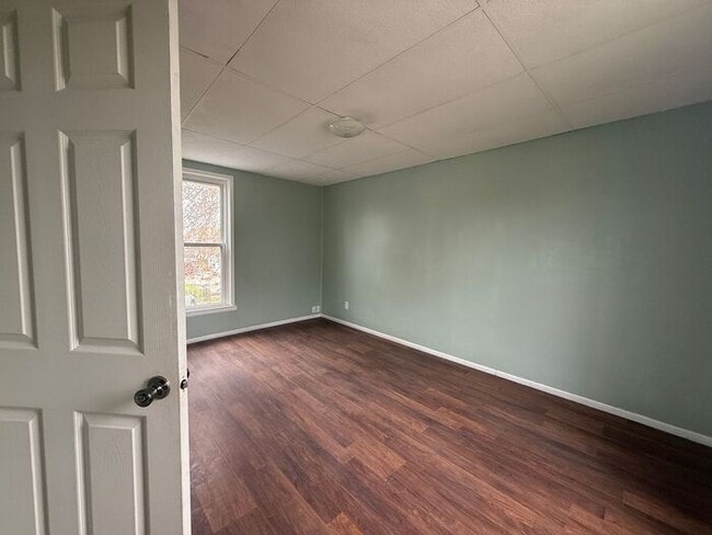 Building Photo - RENT SPECIAL !! 2 Bedroom with a Bonus Roo...