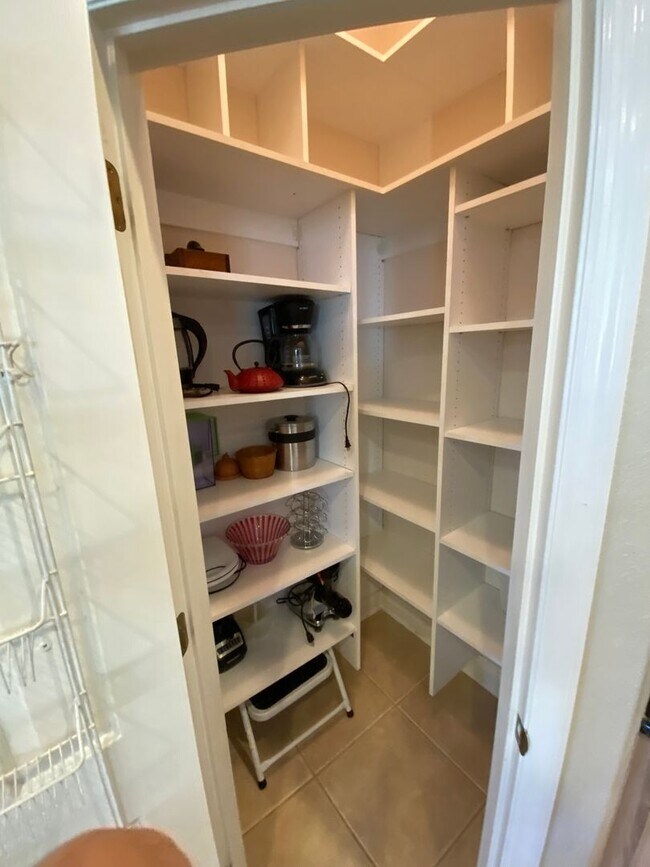 Building Photo - Spectacular and Luxurious Turnkey ANNUAL Lease in The Village of Bridgeport