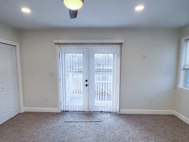 Building Photo - 194 Commercial St