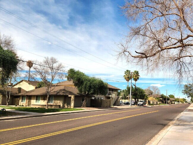 Building Photo - 2BR/2BA Condo with Community Pool & Spa in...